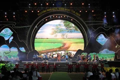 Các tiết mục Ví, Giặm đặc sắc được biểu diễn tại đêm khai mạc Festival Dân ca Ví, Giặm Nghệ Tĩnh 2023. (Ảnh: Văn Tý/TTXVN)