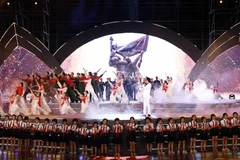 Chương trình Nghệ thuật đặc biệt “Bản hùng ca bất diệt” kỷ niệm 76 năm Ngày Thương binh, Liệt sỹ (27/7/1947 - 27/7/2023) tại Nghĩa trang Hàng Dương. (Ảnh: Thống Nhất/TTXVN)