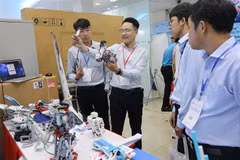 khách tham quan Chợ Công nghệ và Thiết bị (Techmart) Chuyển đổi số trong quản lý, đào tạo chuyên ngành Giáo dục năm 2023. (Ảnh: Thanh Vũ/TTXVN)