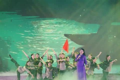 Tiết mục nghệ thuật tại chương trình "Cõi thiêng Đồng Lộc - nối mạch ngàn năm". (Ảnh: Hoàng Ngà/TTXVN)