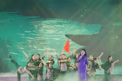 Tiết mục nghệ thuật tại chương trình "Cõi thiêng Đồng Lộc - nối mạch ngàn năm". (Ảnh: Hoàng Ngà/TTXVN)