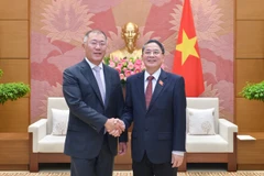 Phó Chủ tịch Quốc hội Nguyễn Đức Hải tiếp Chủ tịch Tập đoàn Huyndai Motor Chung Eui Sun. (Nguồn: Cổng Thông tin Điện tử Quốc hội nước CHXHCN Việt Nam)