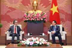 Chủ tịch Quốc hội Vương Đình Huệ tiếp Đại sứ, Trưởng Phái đoàn Liên minh châu Âu tại Việt Nam Giorgio Aliberti. (Ảnh: An Đăng/TTXVN)