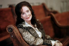 Nữ ca sỹ nhạc đồng quê Loretta Lynn qua đời ở tuổi 90
