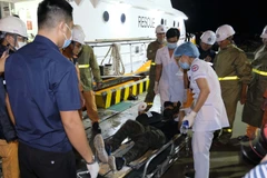 Đưa một thủy thủ tàu nước ngoài bị thương vào điều trị tại Nha Trang
