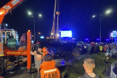 Lâm Đồng: Ôtô lao xuống hồ Xuân Hương, 2 người thiệt mạng