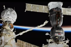 2 phi hành gia Nga hủy chuyến đi bộ ngoài không gian vì lý do kỹ thuật