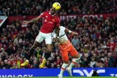 Premier League: Arsenal trở lại ngôi đầu, M.U vượt mặt Chelsea