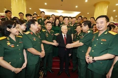 Tổng Bí thư Nguyễn Phú Trọng, Bí thư Quân ủy Trung ương với các đại biểu Đại hội Đoàn Thanh niên Cộng sản Hồ Chí Minh Quân đội lần thứ X. (Ảnh: Trí Dũng/TTXVN)