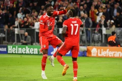Champions League: Bayern, Napoli đặt một chân vào vòng knock-out