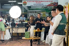 Sản phẩm OCOP được giới thiệu trên nền tảng TikTok Việt Nam. (Ảnh: Phương Anh/TTXVN)