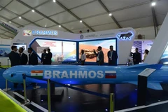 Tên lửa BrahMos được giới thiệu tại triển lãm DefExpo ở Chennai, Ấn Độ ngày 11/4. (Nguồn: AFP/TTXVN)