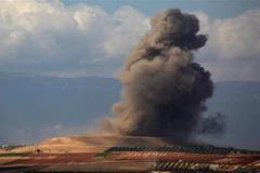 Khói bốc lên sau xung đột tại Kafr Ain, ngoại ô tỉnh Idlib, Syria ngày 7/9. (Ảnh: AFP/TTXVN)