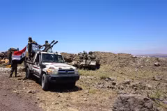 Binh sỹ Syria tuần tra tại khu vực Al-Mal, tỉnh Daraa ngày 18/7. (Ảnh: THX/ TTXVN)