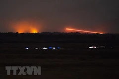 Các vụ nổ bên phía Syria, gần khu vực ngừng bắn với Israel trên Cao nguyên Golan. (Nguồn: THX/TTXVN)