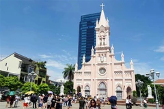 Khách du lịch đến Đà Nẵng. (Ảnh: Trần Lê Lâm - TTXVN)