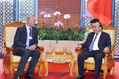 Thủ tướng Nguyễn Xuân Phúc tiếp Chủ tịch Điều hành châu Á-Thái Bình Dương của Google, ông Karim Temsamani. (Ảnh: Thống Nhất/TTXVN)