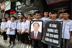 Người dân Ninh Bình đón linh cữu Chủ tịch nước Trần Đại Quang