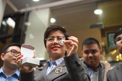 Đồng xu kỷ niệm "Hội nghị thượng đỉnh Hoa Kỳ - Triều Tiên" do Công ty Tem Bưu chính phát hành, ngày 27/2. (Ảnh: Minh Sơn/Vietnam+)