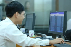 (VN-Index điều chỉnh giảm 1,98 điểm và chốt tại mốc 908,67 điểm, phiên ngày 1/2. Ảnh minh họa. Nguồn: PV/Vietnam+)