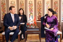 Chủ tịch Quốc hội Nguyễn Thị Kim Ngân tiếp đại diện lãnh đạo Tập đoàn Lotte. (Ảnh: Trọng Đức/TTXVN)