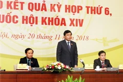 Tổng Thư ký, Chủ nhiệm Văn phòng Quốc hội Nguyễn Hạnh Phúc trả lời câu hỏi của các nhà báo. (Ảnh: Nguyễn Dân/TTXVN)