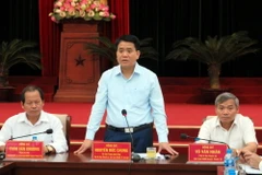Chủ tịch Ủy ban Nhân dân thành phố Hà Nội Nguyễn Đức Chung phát biểu kết luận tại cuộc làm việc với huyện Thanh Trì. (Ảnh: Nguyễn Văn Cảnh/TTXVN)