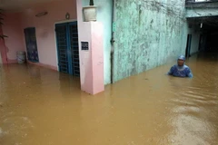 Một nhà dân ở phường Hòa Khánh Nam, quận Liên Chiểu ngập chìm trong nước. (Ảnh: Trần Lê Lâm/TTXVN)