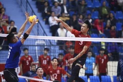 Trận đấu vòng bảng môn Bóng chuyền nam giữa đội Hà Nội (áo đỏ) và đội Khánh Hòa (áo xanh) trong khuôn khổ Đại hội Thể thao toàn quốc lần thứ VIII-năm 2018. (Ảnh: Minh Quyết/TTXVN)