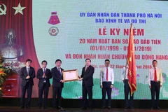 Báo Kinh tế và Đô thị đón nhận Huân chương Lao động hạng nhì