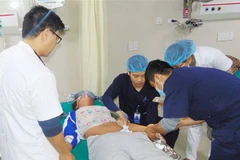 Bệnh nhân T. T.H đang được điều trị tại Bệnh viện Đa khoa Hùng Vương. (Ảnh: Trung Kiên/TTXVN)