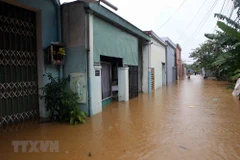 Những khu nhà ở phường Hòa Khánh Nam, quận Liên Chiểu bị ngập sâu trong nước. (Ảnh: Trần Lê Lâm/TTXVN)