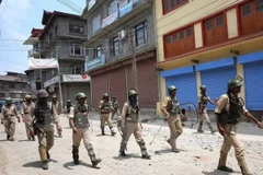 Cảnh sát Ấn Độ tuần tra trên các đường phố. (Ảnh: THX/TTXVN)