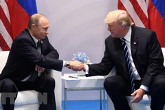 Tổng thống Mỹ Donald Trump (phải) và Tổng thống Nga Vladimir Putin. (Ảnh: AFP/TTXVN)