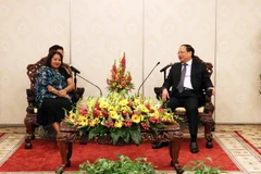 Ông Tất Thành Cang tiếp bà Teresa Maria Amarelle Boue, Ủy viên Bộ Chính trị Đảng Cộng sản Cuba, Tổng Thư ký Hội Liên hiệp Phụ nữ Cuba (trái). (Ảnh: Xuân Khu/TTXVN)