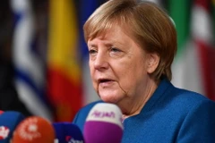 Thủ tướng Đức Angela Merkel trả lời báo giới khi tới Brussels, Bỉ. (Nguồn: AFP/TTXVN)