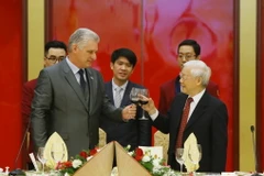 Tổng Bí thư, Chủ tịch nước Nguyễn Phú Trọng với Chủ tịch Hội đồng Nhà nước và Hội đồng Bộ trưởng Cuba Miguel Mario-Diáz Canel Bermúdez tại tiệc chiêu đãi. (Ảnh: Lâm Khánh/TTXVN)