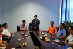 Đại sứ Việt Nam tại Mozambique Lê Huy Hoàng phát biểu tại cuộc gặp. (Ảnh: Phi Hùng/TTXVN)