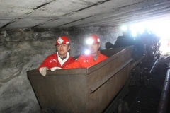 Nhân viên cứu hộ tiếp cận hiện trường một vụ sập hầm mỏ tại Trung Quốc. (Nguồn: Pri.org)