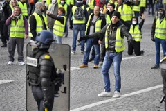 Người biểu tình 'Áo vàng' tại thủ đô Paris, Pháp ngày 8/12/2018. (Ảnh: THX/TTXVN)