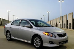 Toyota Việt Nam khuyến mãi khách mua xe Corolla Altis 