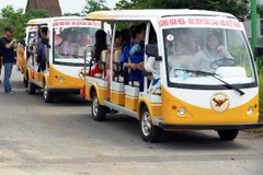 Khai thác thử nghiệm xe ôtô điện chạy trong cảng Nội Bài