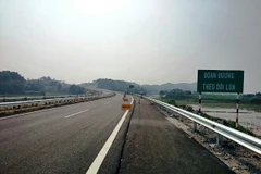 Yêu cầu khẩn trương xử lý bù phụ mặt đường cao tốc Nội Bài-Lào Cai