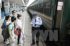 Bán vé tàu qua mạng: "Không giống mua vé như thời bao cấp"