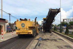 Cienco 4 thí điểm thảm mặt đường khắc phục hằn, lún bánh xe 