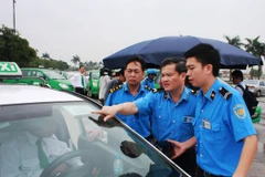 Hà Nội: Sẽ thu hồi phù hiệu hết hạn của nhiều hãng taxi 