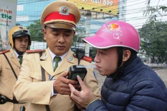 Cảnh sát giao thông Hà Nội xử lý các “ma men” sau tay lái