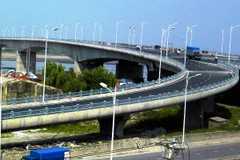 Cầu Vĩnh Tuy xuất hiện nhiều vết nứt ở thân trụ 