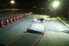 Tạm giữ phương tiện và lái xe đầu kéo cố tình phá hoại trạm cân 