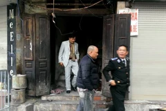 Người đàn ông ôm xăng "cố thủ" còn lại ở Lò Sũ đã rời căn phòng